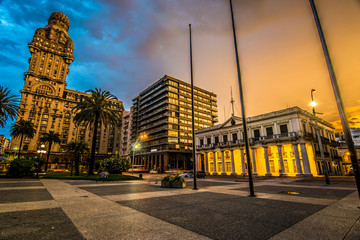 Plaza Independencia and the beautiful Palacio Salvo and Palacio Esteves. Gorgeous Sunset after the rain. - obrazy, fototapety, plakaty