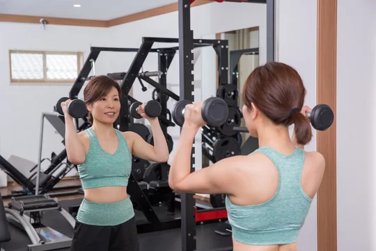 腕の筋肉を鍛える女性 Buy This Stock Photo And Explore Similar Images At Adobe Stock Adobe Stock