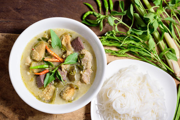 Thai green curry chicken and rice noodles, Thai food