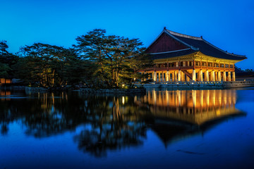 gyeonghoeru pavilion at night