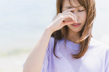 島を旅する女性
