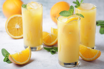 Obraz na płótnie Canvas Glasses full of orange juice with ice 