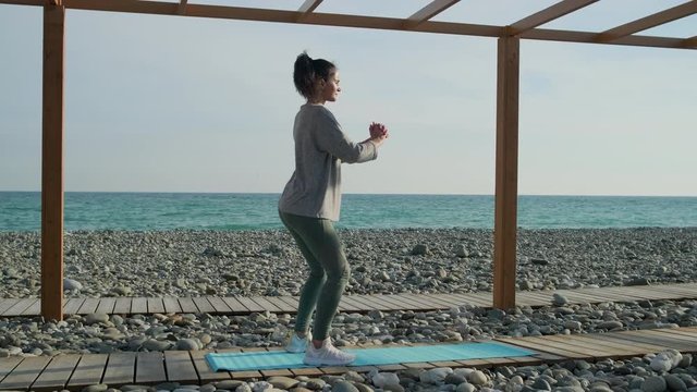 Fitness brunnet girl working out outside.