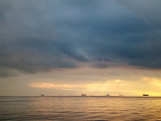 Naklejka premium Beautiful sunset on the Kadikoy seafront in Istanbul, Turkey