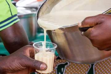 Fototapete Rund Baobab-Frucht süßer traditioneller hausgemachter Milchjoghurt in eine Tasse gegossen © ivanbruno