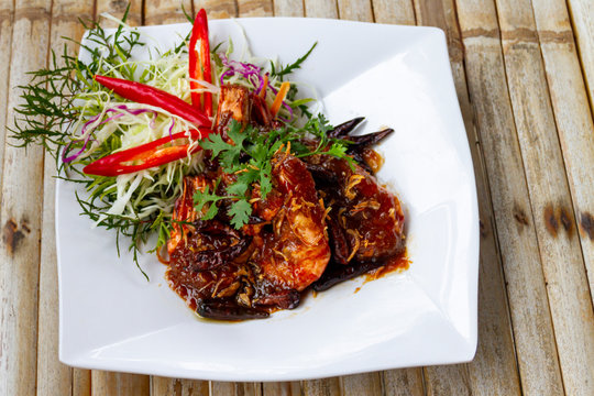 SEAFOOD - KONG SACUE MAKHAM : DEEP FRIED PROWNS IN SWEET AND SPICY TAMARIC SAUCE, TRADITIONAL THAI FOOD IN THAILAND.
