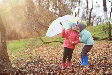 Children walk in the autumn park