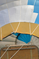 mongolfiera colorata e cesta,  28/5000 colored hot air balloon and basket