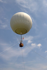 pallone aerostaatico nel cielo blu,  aerostatic balloon in the blue sky