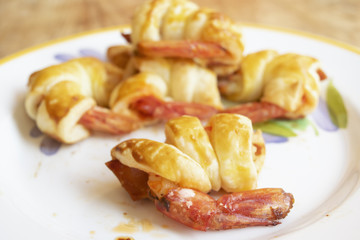 jumbo shrimps in crispy puff pastry