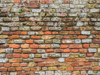 alte Backsteinwand grau-rot