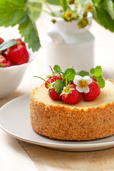 cheesecake with strawberries