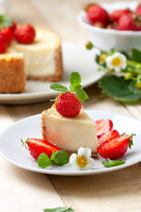 cheesecake with strawberries