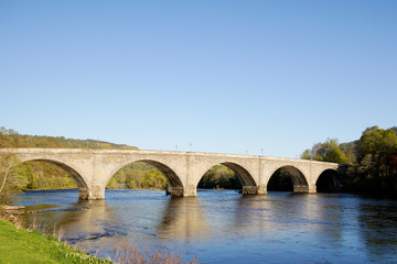Dunkeld Bridge über den Fluß Tay in Schottland