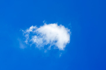 Fototapeta na wymiar tranquil with beautiful one cloud and blue sky background.