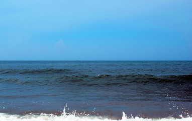 Naklejka premium South China sea Coast. Soothing meditative view of the sea.