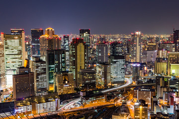 Obraz premium Panoramę miasta Osaka z budynku nieba Umeda w nocy