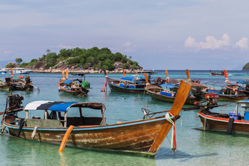 Fototapeta na wymiar Travel Koh Lipe with boat and beautiful sea and sky and diving trip with boat that value of Koh Lipe, Satun province, Thailand.