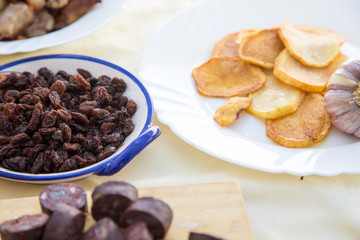 Natural and homemade cooking ingredients to make the recipe of baked rice with ribs