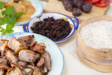 Natural and homemade cooking ingredients to make the recipe of baked rice with ribs