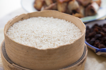 Natural and homemade cooking ingredients to make the recipe of baked rice with ribs