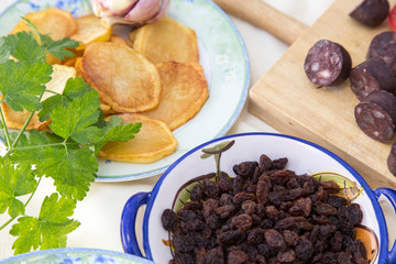 Natural and homemade cooking ingredients to make the recipe of baked rice with ribs