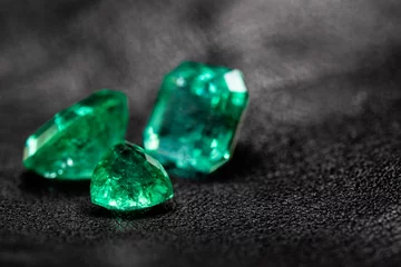 Poster Emeralds © Levon