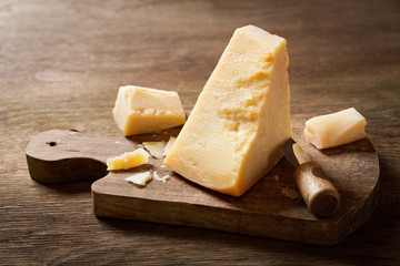 parmesan cheese on a wooden board - obrazy, fototapety, plakaty