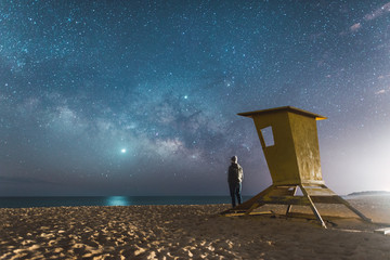 Bonito paisaje nocturno 