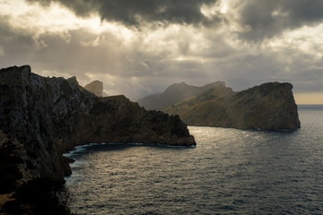 Landschaft und Steilk&uuml;ste auf der Halbinsel Formentor, Mallorca, Balearen, Spanien