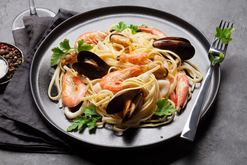 Spaghetti seafood pasta with clams and prawns