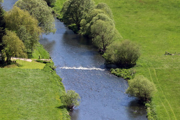Le fleuve traverse la prairie