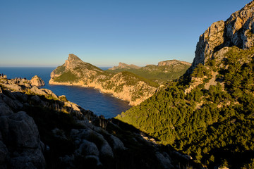 Landschaft und Steilküste auf der Halbinsel Formentor, Mallorca, Balearen, Spanien
