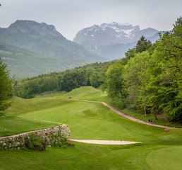 golf en pleine nature dans les alpes françaises