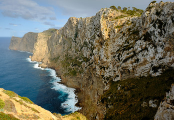 Landschaft und Steilk&uuml;ste auf der Halbinsel Formentor, Mallorca, Balearen, Spanien