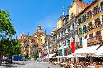 Fototapeta na wymiar Plaza Major square with Segovia Cathedral, Segovia, Spain