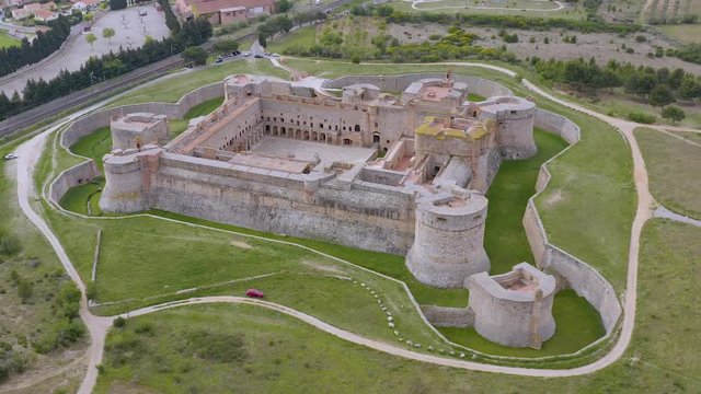 360 panorama view of the fortress is situated in stunning natural surroundings, between the lakes of Salses and the Corbières mountains. It offers visitors exceptional views and a unique atmosphere