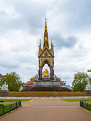 Fototapeta na wymiar The Albert Memorial in London's Hyde Park. Prince Albert Memorial, Gothic Memorial to Prince Albert. London.