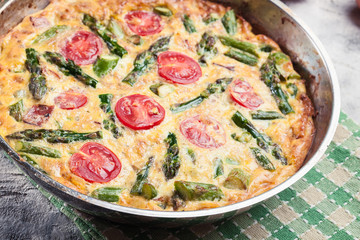 Frittata made of eggs, asparagus and tomatoes