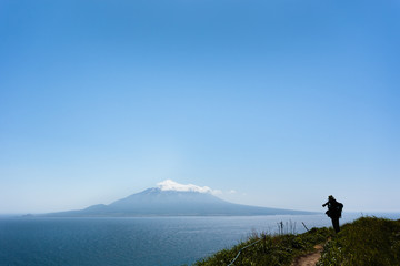日本・北海道礼文島から見る5月の利尻山