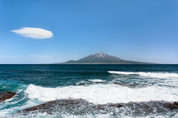日本・北海道礼文島から見る5月の利尻山