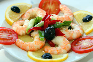 Shrimps with vegetables on the dinner plate