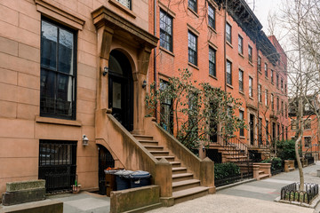 Fototapeta na wymiar Brownstone facades & row houses in an iconic neighborhood of Brooklyn Heights in New York City