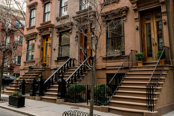 Fototapeta premium Brownstone facades & row houses in an iconic neighborhood of Brooklyn Heights in New York City