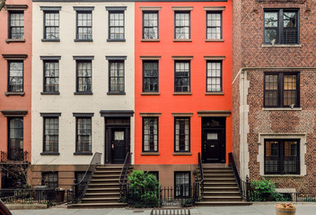 Fototapeta na wymiar Brownstone facades & row houses in an iconic neighborhood of Brooklyn Heights in New York City