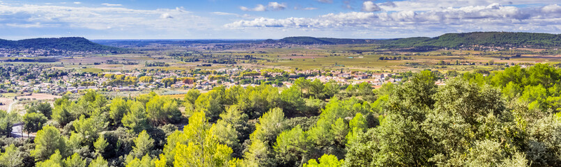Village de Clarensac, Gard, France  - obrazy, fototapety, plakaty