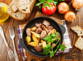 Potatoes stewed with chicken liver