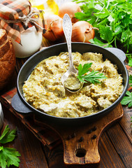 Chicken liver in creamy sauce with mustard