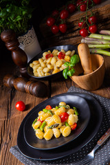 crispy gnocchi with roasted asparagus and tomatoes