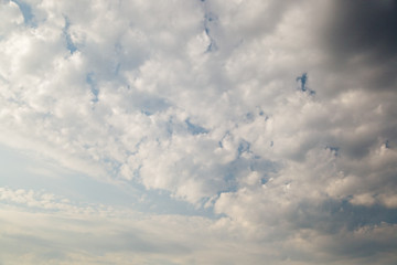 The blue sky tightened clouds